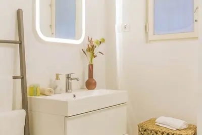 Image de The Muzeum Living ~ Boutique City Stay Spacious 2br in Downtown