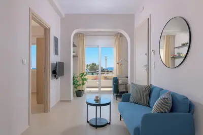 Image de Renovated Beachfront-Rhodes Marina:Aquavista Home