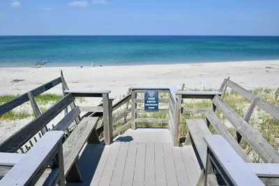 Image de Beach n’ Bunks | Walk to Beach | Classic Cape