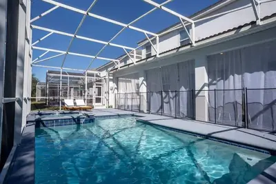 Image de 8br Pool Villa with Theater, Game Room Near Disney