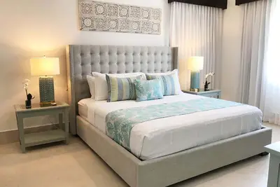 Image de Escape to Paradise and Feel like Royalty in this Stunning 7-Bedroom Luxury Villa