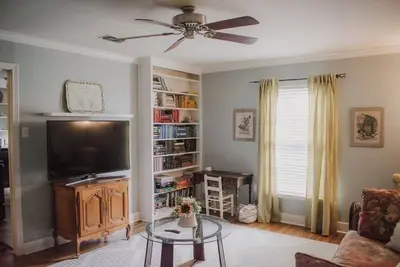 Image de Work Trip & Family Friendly - 3br House in Historic Sayles. Long Term Stays