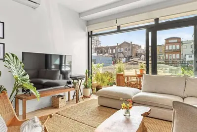 Image de Stylish city retreat, coffee machine, balcony and city views and free carpark!