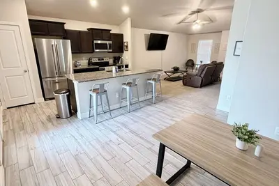 Image de Cheerful 3 Bedroom House in Midland, Tx! Fast Wifi, Coffee, Parking!