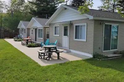 Image de Lovango Hideaway Beach Resort-4 cottages with private beach on Lake Huron!