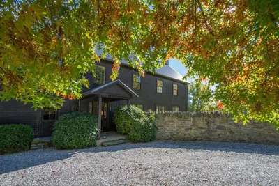 Image de Highfield Estate | Georgian Farmhouse with Coronet Peak & Remarkables Views
