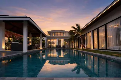 Image de Luxueuse villa de 4 chambres avec piscine, salle de sport, sauna, espace de travail