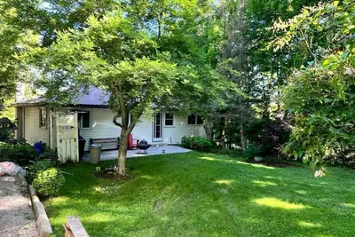 Image de Newly Renovated Waterfront Cottage with Dock and Lake Views near Marmora, Ontario