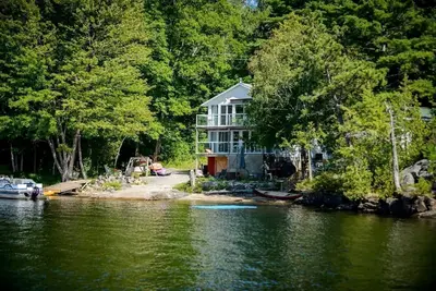 Image de Cozy Lower Apartment in Luxury Cottage Resort Rental in Land O' Lakes Region of Ontario