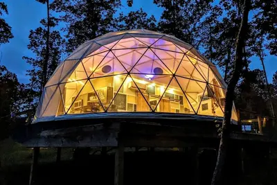 Image de Award-Winning Glamping Dome with Panoramic Pond Views near The Caverns, Coalmont Tn