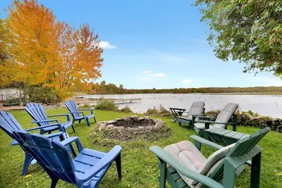 Image de Rustic Family Cottage with Spectacular Sunset Views on Canal Lake, Near Kawartha Lakes, Ontario