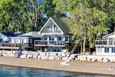 Image de Beachfront Cottage with Stunning Sights in Leamington, Ontario