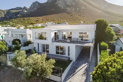 Image de Legacy Villa | Voelklip | Sea & mountain views