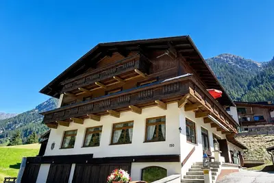 Image de Rustic Pitztal alpine house by the stream with large balcony and garage