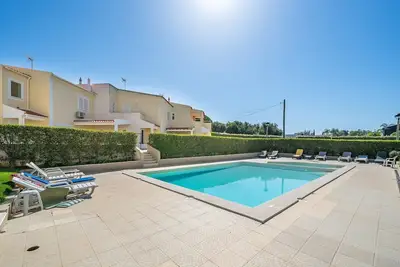 Image de Villa de vacances 'Sun & Salt Villa' avec piscine partagée, Wi-Fi et climatisation
