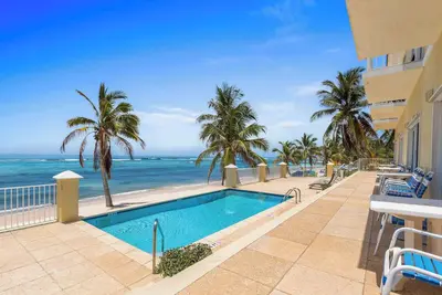 Image de Stunning 2-bedroom condo in Bodden Town with a free Car! !
