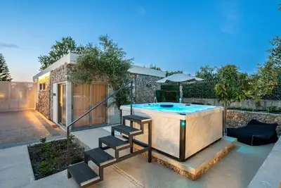 Image de The Infinities - House Olivia with Jaccuzi