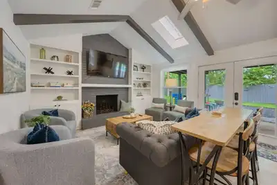 Image de Stylish 4 Bedroom House w/ Cocktail Pool