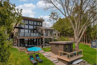 Image de Waterfront Luxury at Fox & Fern Retreat