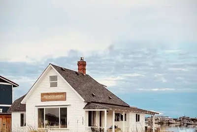 Image de Driftwood Landing - A Luxury Beachfront Cottage
