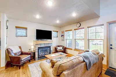 Image de Home with patio, grill, fireplace, streaming, washer/dryer & Ac