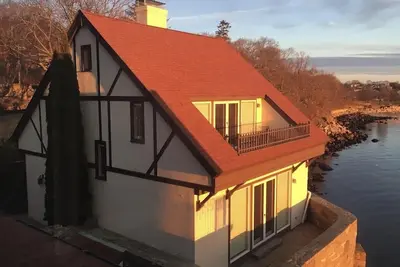 Image de Dog-Friendly, Waterfront Home with Washer and dryer & Two Decks