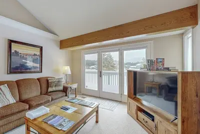 Image de Spacious Dog-Friendly Condo on the 7th Hole of Eagle Bend Golf Course