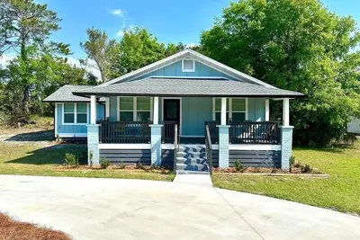 Image de Renovated Gulf Coast Home - Walk to Marina, Dining, & Downtown Carrabelle