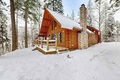 Image de Welcoming & Peaceful Cabin, Easy Access to Lake & Skiing - Dogs Ok