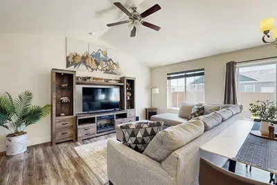 Image de Bridger View Retreat | House in Belgrade with enclosed backyard, patio, & grill