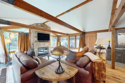 Image de Gorgeous country escape with deck & wood-burning fireplace -  near hiking trails