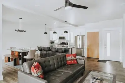 Image de Beautiful home near ski resorts with patio, grill, washer/dryer, fast WiFi & Ac
