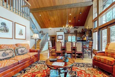 Image de Luxury & secluded cabin w/furnished deck, wood fireplace, mountain & river views