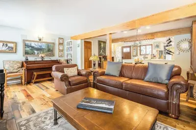 Image de Wilderness retreat near Grand Teton with sprawling deck, children's items & W/D