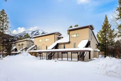 Image de Cozy end condo with fireplace & washer/dryer - near Teton Village & Jackson