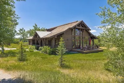 Image de Impressive mtn-view home near national parks with deck, fireplace, & streaming