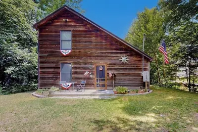 Image de The Three Cornered Pond Retreat | House in Augusta with kayaks & dock access