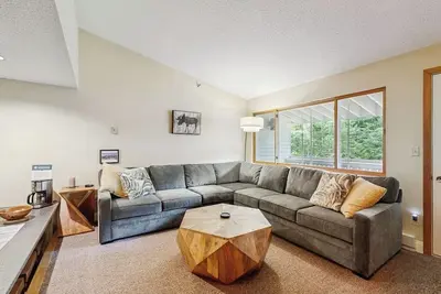 Image de Mountain condo w/ shared indoor hot tub & pool - ski-in/ski-out access