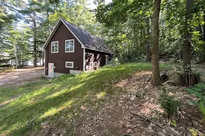 Image de Charming Lakefront Apartment with Stunning Views and Cozy Amenities
