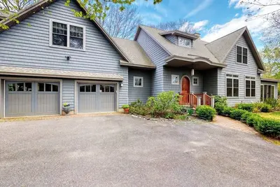 Image de Spacious home with sunroom, yard, & fireplace - close to town & sites