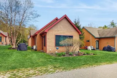 Image de Charming Cottage with a Game Room, Pool, and Coastal Attractions Nearby