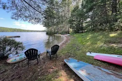 Image de Tranquil Lakefront Retreat with Private Beach and Spacious Living