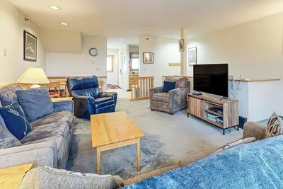 Image de Dog-Friendly Slopeside Condo - Walk to Slopes - Fireplace, Firepit & WiFi