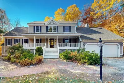 Image de Expansive Retreat Near the Slopes with Media Room, Two Kitchens, Stone Fireplace