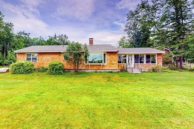 Image de Lakehouse home with private dock, firepit, grill, kayaks and canoes