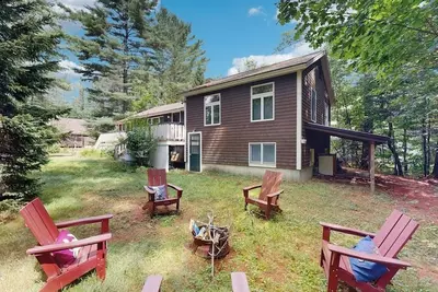 Image de Awesome mountain chalet with a hot tub, fire pit, and room for the whole family