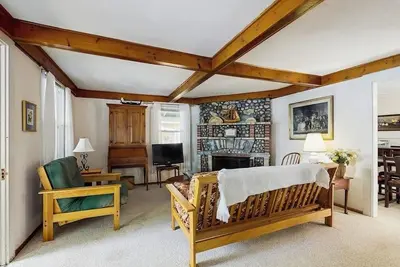 Image de Lakefront dog friendly cottage w/ a dock & beautiful sunset views