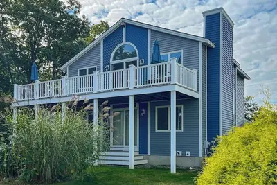 Image de Serene Coastal Retreat with Breathtaking Ocean Views and Fire pit