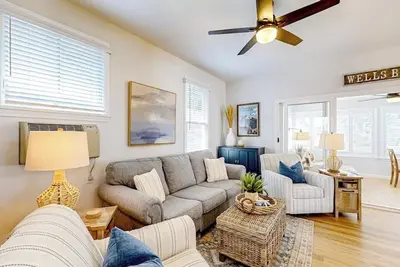 Image de Beautiful Cottage at Summer Village with pool, hot tub, pickleball & game room