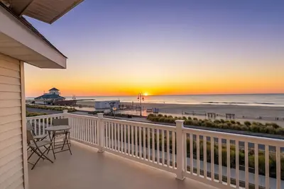 Image de Oceanfront Retreat (Entire Property)8br w/ Deck